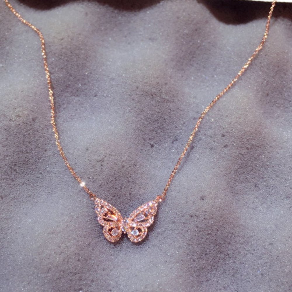 New! Butterfly Necklace Rose Gold - Picture 6 of 6